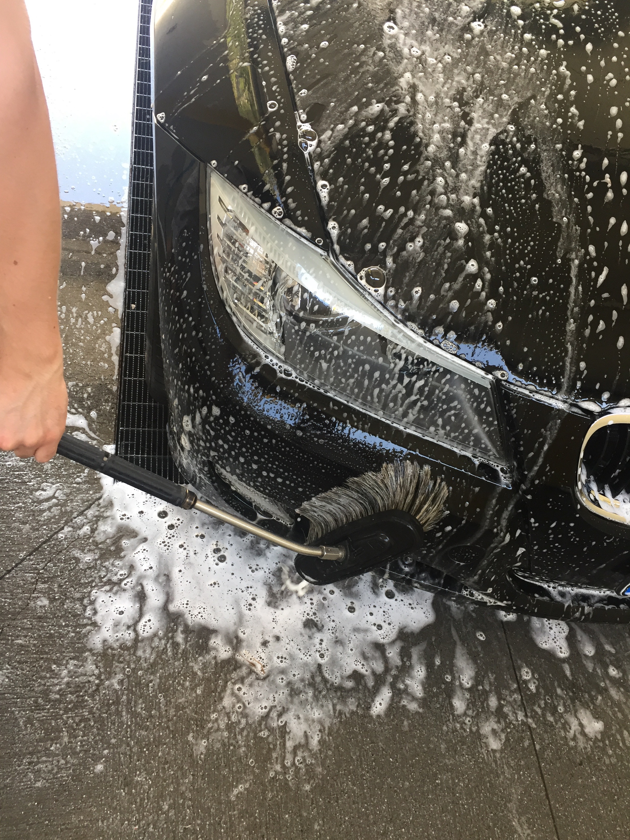 Autowäsche mit Reinigungsbürste - Hochdruckreiniger Ratgeber